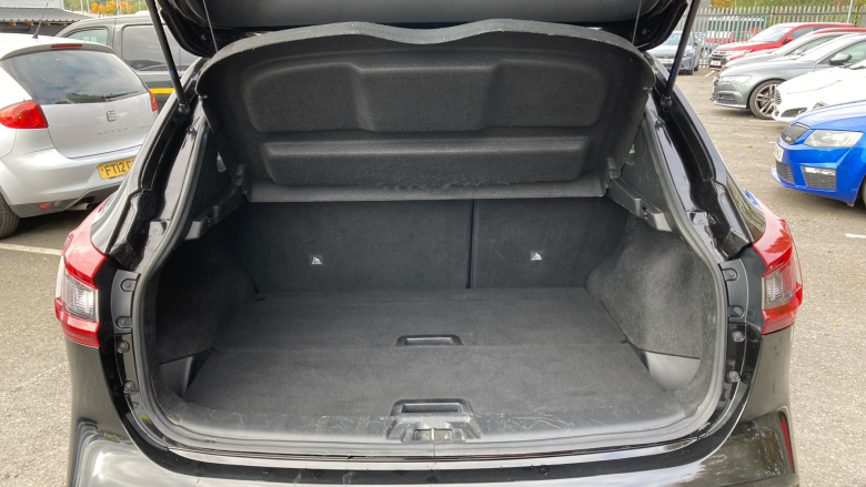 Nissan Qashqai 1.3 DiG-T N-Motion 5dr Petrol Hatchback